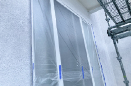 ガラスにヒビが入っている